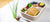 Traumhaftes Lebensmittelfoto: eSeasons Bento Vesperbox 5 Fächer warmes Grau appetitliches Essen aus Salat Blaubeeren und Brot
