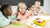 eSeasons Bento Vesperbox 5 Fächer in Grün: Frühstückspause in der Schule mit Obst, Karotten und belegtem Brot